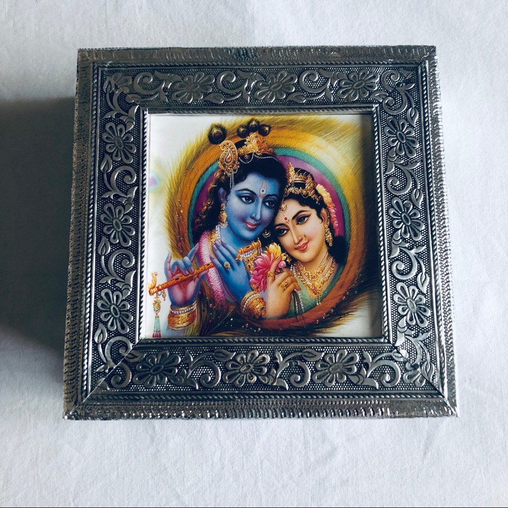 BRAND NEW Jewelry box